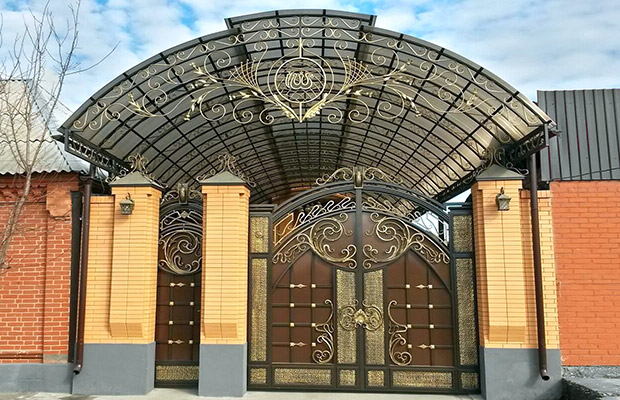 Купить или заказать ворота для дома с навесом - стильные и надежные решения для вашего участка в Новом Уренгое от 42130 руб | ВоротМастер-Нвг